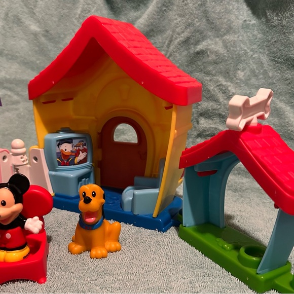 Mickey and Minnie Little People house with figures - Picture 2 of 14